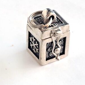 Vtg Silvertone Antiqued Snowflake Prayer Box Charm For Necklace